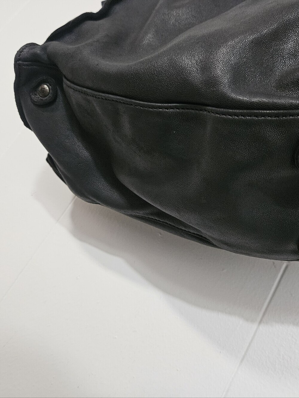 Olivia Harris slouchy black leather hobo bag - Picture 3 of 8